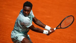 Moise Kouame, 17 ans, qualifie pour le 3e tour de Roland-Garros 2026
