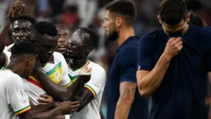 Le Sénégal reste en vie, le groupe des Bleus se tend