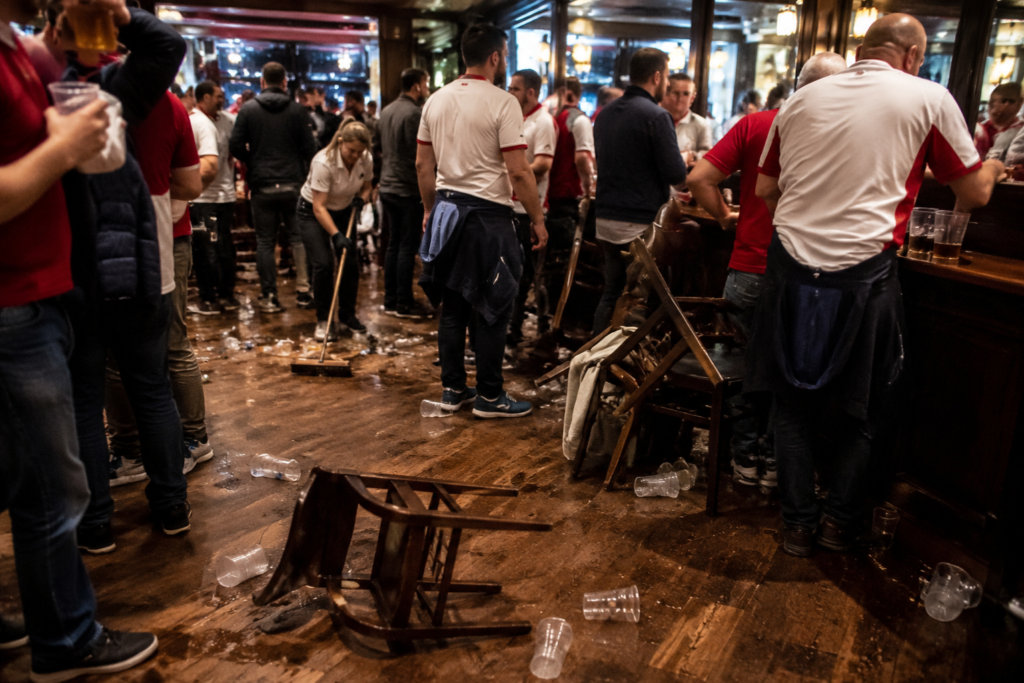 Angleterre-Croatie : le pub de Dallas qui a vendu 5 000 bières et fini en « mayhem »